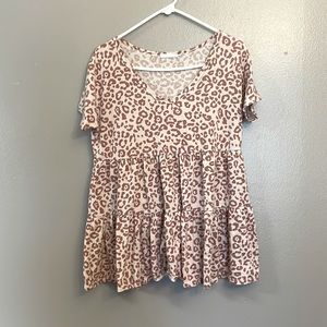 Super cute V neck leopard print layered top!